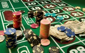 Tampilan aplikasi iOS bobaslot77 dengan Auto Roulette dalam mode landscape dan panel statistik putaran